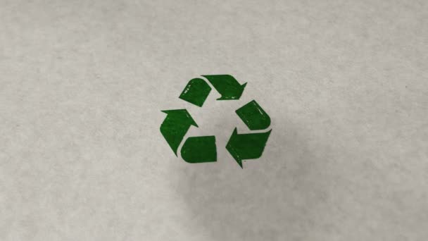スタンプループ可能でシームレスなアニメーションをリサイクルします 手に衝撃を与える リサイクルシンボル リサイクル可能な材料 環境保護と地球の安全な3Dレンダリングループコンセプト — ストック動画