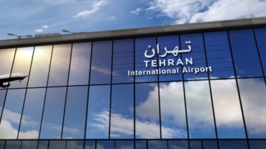 Tahran, İran 'a iniş yapan bir jet uçağı 3 boyutlu animasyonu canlandırıyor. Cam havaalanı terminali ve uçağın yansıması ile şehre varış. Seyahat, iş, turizm ve ulaşım kavramı.