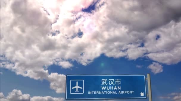 Vliegtuig Landt Wuhan China Aankomst Stad Met Luchthaven Richting Teken — Stockvideo