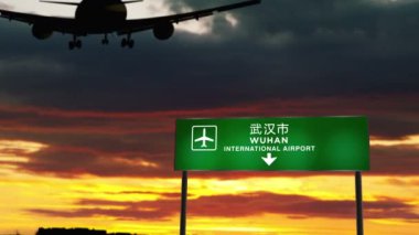 Uçak silueti Wuhan, Çin 'e iniyor. Havaalanı yön tabelasıyla ve arka planda gün batımıyla şehre vardık. Trip ve ulaşım konsepti 3D animasyon.