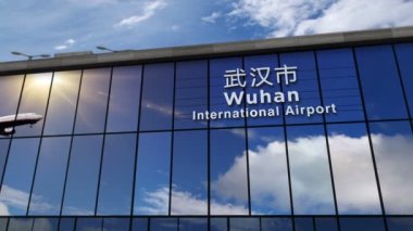 Çin, Wuhan 'a iniş yapan bir jet uçağı 3 boyutlu animasyon yapıyor. Cam havaalanı terminali ve uçağın yansıması ile şehre varış. Seyahat, iş, turizm ve ulaşım kavramı.