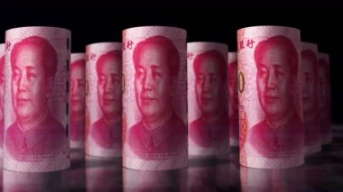 Çin Yuanı Renminbi para ruloları 3D animasyon döngüsü. Kamera RMB banknotlarının üzerinden geçiyor. Kusursuz ekonomi, kriz, finans, nakit, iş ve ekonomik durgunluk kavramı.