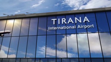 Arnavutluk 'un Tiran kentine inen jet uçakları animasyon yapıyor. Cam havaalanı terminali ve uçağın yansıması ile şehre varış. Seyahat, iş, turizm ve ulaşım kavramı.