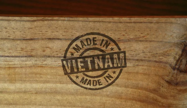 木製の箱に印刷ベトナムスタンプで作られました 製造業 生産国の概念 — ストック写真