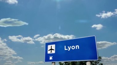 Jet uçağı Lyon, Fransa 'ya iniyor. Havaalanı istikameti işaretli şehir gelişi. Seyahat, iş, turizm ve ulaşım konsepti. 3B canlandırma canlandırması.