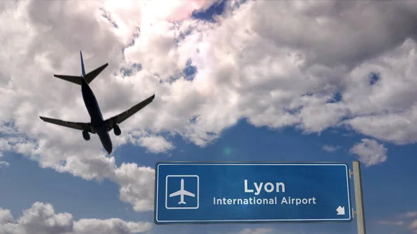 Vliegtuigsilhouet Landt Lyon Frankrijk Stad Aankomst Met Internationale Luchthaven Richting — Stockfoto