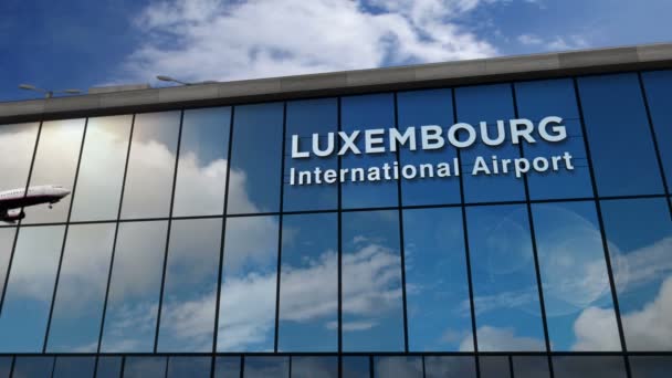 Flygplan Som Landar Luxemburgs Återgivningsanimation Ankomst Till Staden Med Flygplatsterminalen — Stockvideo