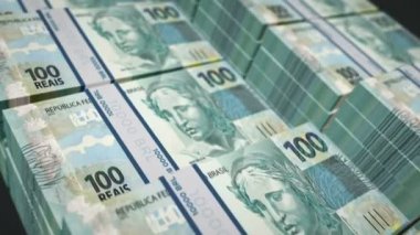 Brezilya Gerçek Para Paketi 3D animasyon döngüsü. Döngüsüz finans, nakit, ekonomi, iş ve banka kavramı Brezilya 'da. BRL banknot desteleri üzerinde hareket eden kamera.
