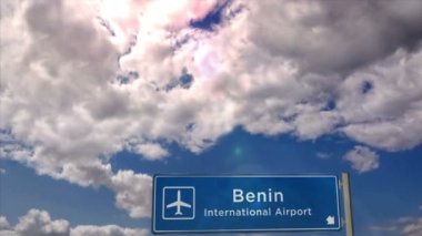 Jet uçağı Benin, Nijerya 'ya iniyor. Havaalanı istikameti işaretli şehir gelişi. Seyahat, iş, turizm ve ulaşım konsepti. 3B görüntüleme.