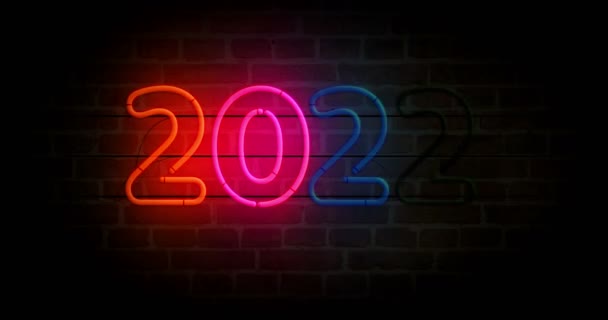 レンガの壁に2022年のネオンシンボル 電球の色 ループ可能でシームレスな抽象概念アニメーション — ストック動画