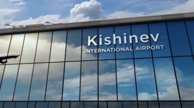 Jet uçakları Kishinev, Chisinau, Moldova 3D animasyon yapıyor. Cam havaalanı terminali ve uçağın yansıması ile şehre varış. Seyahat, turizm ve ulaşım kavramı.