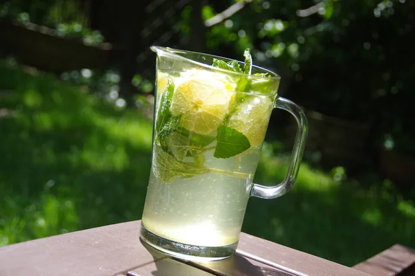 Cold Lemon Drink Glass Jug Cool Fresh Home Made Lemonade — Stock Photo, Image