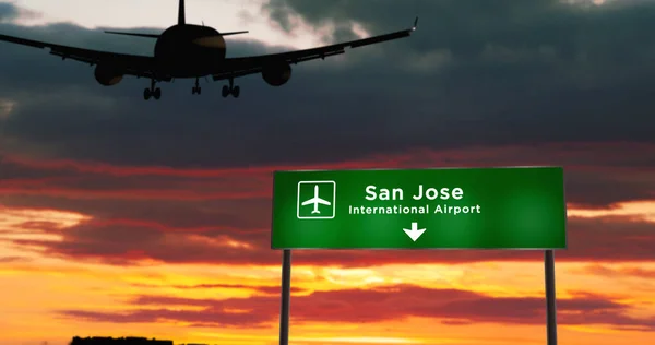 Silueta Avión Aterrizando San José California Costa Rica Llegada Ciudad — Foto de Stock