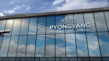 Jet uçakları Pyongyang, Kuzey Kore 'ye iniyor. 3D animasyon. Cam havaalanı terminali ve uçağın yansıması ile şehre varış. Seyahat, iş, turizm ve ulaşım kavramı.