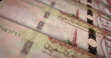 Suudi Arabistan Riyal para basımı 3D illüstrasyon. SAR banknot baskısı. Maliye, nakit, ekonomi krizi, iş başarısı, durgunluk, banka, vergi ve borç kavramı.