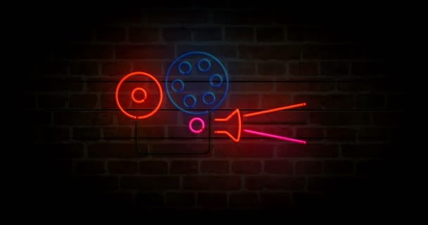 Simbolo Neon Cinematografico Sul Muro Mattoni Proiettore Cinematografico Pellicola Videocamera — Video Stock