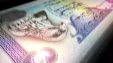 Arap Emirlikleri Dirhams 'ın para sayımı. 500 AED Dubai banknotları. Hızlı para sayım makro döngüsü. İş ve ekonomi döngüsel ve sorunsuz bir kavram.