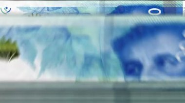 İsrail para sayma makinesi ve banknotlar. Hızlıca 200 NIS para biriminin rotasyonunu düşür. İsrail 'de iş ve ekonomi kavramı döngüye girebilir ve sorunsuz bir altyapıya sahip.