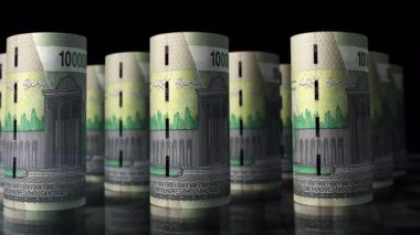 İran Rial para ruloları döngü 3D animasyon. IRR 'ın önünde hareket eden bir kamera var. İran 'da kusursuz döngüsüz ekonomi, finans, iş ve borç kavramı.