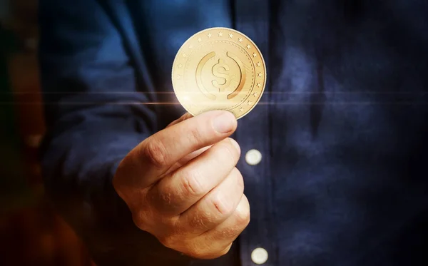 Символ Криптовалюты Usdc Золотая Usd Монета Руках — стоковое фото