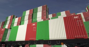 İtalya bir yük vagonu döngüsünde üretim ve ithalat konteynırları ihraç ediyor. Demiryolu tren taşımacılığı ve İtalyan bayrağı taşıyan nakliyat işi. 3B döngü ve kusursuz canlandırma.