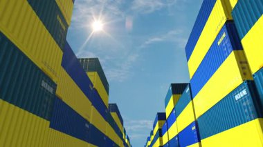 Ukrayna ihracat ve ithalat kargo konteynırları sorunsuz ve geri dönüşümlü iş konseptinde. Ukrayna bayrağı sanayi taşımacılık kutusu 3D döngü.