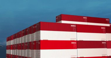 Bir kargo gemisinde Endonezya ihracat ve ithalat konteynırları. Endonezya bayrağıyla nakliye ve nakliyat işi. 3B Drone görünümü.