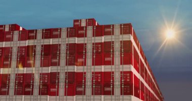 Liman terminali iş konseptinde Danimarka ihracat ve üretim kargo konteynırları. Danimarka bayrağı endüstriyel nakliye kutusu 3D.