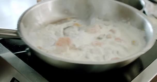 Mussels fried on a large roasting pan, boil and steam comes from them. Slow motion. Close up — Stock Video