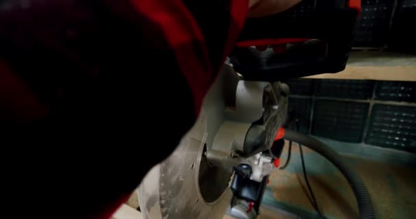 Slow motion Close up. the master cuts a wooden board with a circular saw in the woodworking workshop of a small furniture manufacturer. — Stock Video