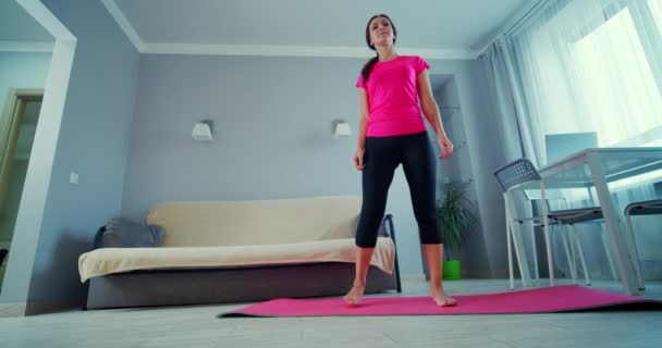Ženská jóga cvičení, fitness domácí cvičení. Vercion 6 — Stock video
