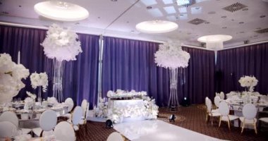 Düğün restoranı dekorasyonu akşam yemeği için hazır, parti düğünü için hazır.,