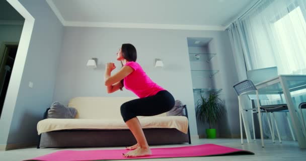 Ćwiczenie jogi kobiet, trening w domu fitness. Wercyon 8 — Wideo stockowe