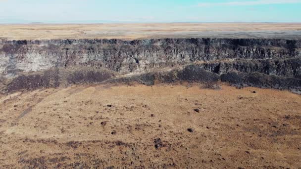 空中ドローンビュースネークリバーキャニオン、アイダホ州。岩の眺め — ストック動画