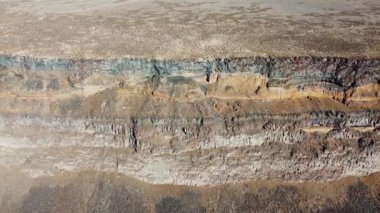 Idaho 'daki Yılan Nehri Kanyonu üzerinde hava aracı görüntüsü. Kayaların manzarası