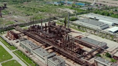 Havadan geniş görüşlü petrol rafinerisi veya kimya fabrikası. Sanayi bölgesi Vercion 5