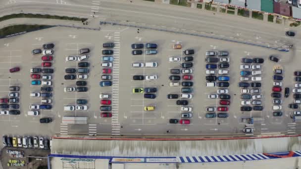 Aerial drone top view from drone of parking lot of the business center, shopping mall, supermarket with cars. — Stock Video