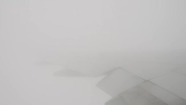 Křídlo letadla a mraky, pohled z letadla. Verze 3 — Stock video