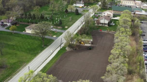 Вид на повітряний безпілотник Підготовка землі для будівництва нового будинку — стокове відео