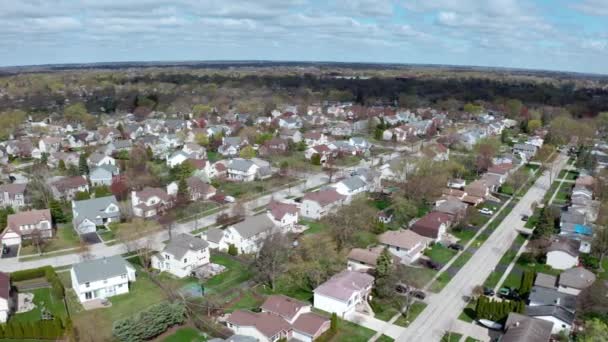 Vista aérea. Subúrbio americano no verão. Estabelecendo foto do bairro americano. Imóveis, — Vídeo de Stock