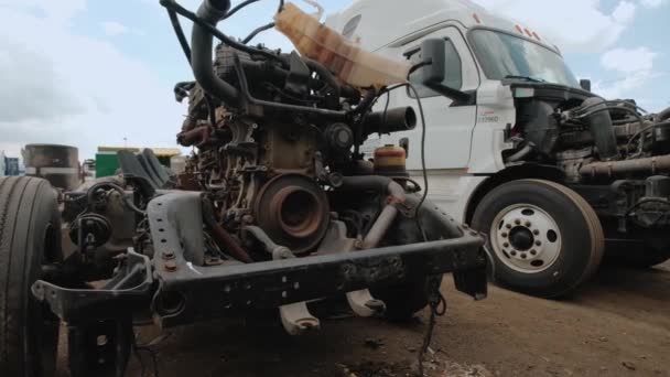 Truck services repair shop. Camera moves to the track in which it stands in the workshop and waiting for repairs — Stock Video