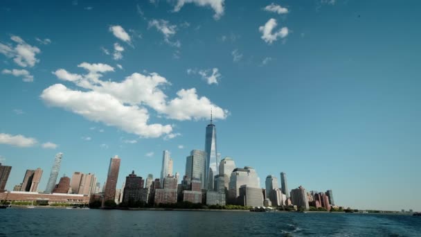 New York City-ben. Lövöldözés a New York-i pénzügyi negyedről, kilátással a Hudson folyóra — Stock videók