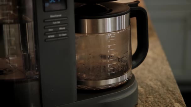 Morning coffee. The coffee machine brews coffee. Close up view — Stock Video