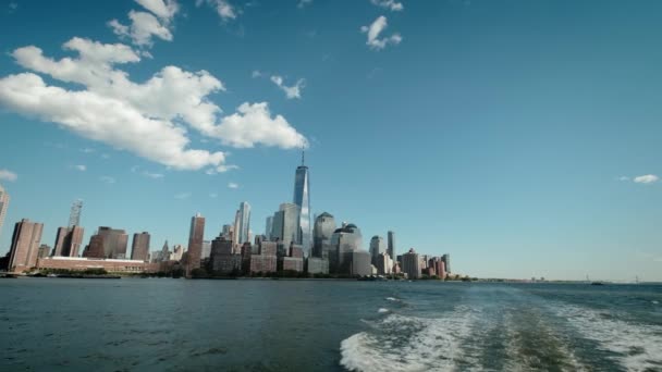 Ciudad de Nueva York. Establecimiento de plano del distrito financiero de Nueva York mirando con Hudson River Wide shot slow motion — Vídeo de stock