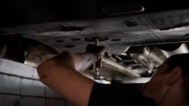 Suspension service in maintenance car garage. Close up futage — Stok video