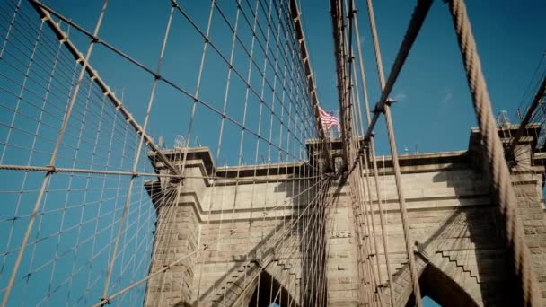 Establishing shot of a Brooklyn bridge in New York, USA. move camera — Vídeo de Stock