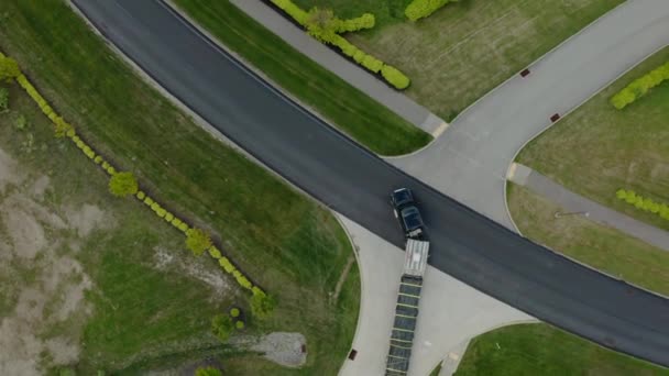 Aerial drone view of Truck rides on road that turns. Top view futaeg — Stockvideo