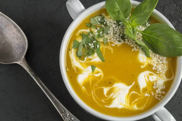 Вегетарианский Суп Тыквенным Кремом Тёмном Фоне — стоковое фото