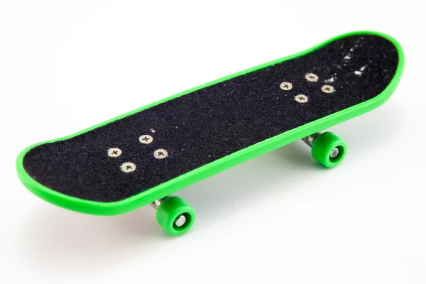  Beyaz bir arka plan üzerinde kaykay