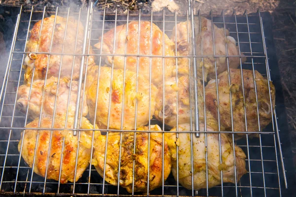 Pollo en la parrilla —  Fotos de Stock